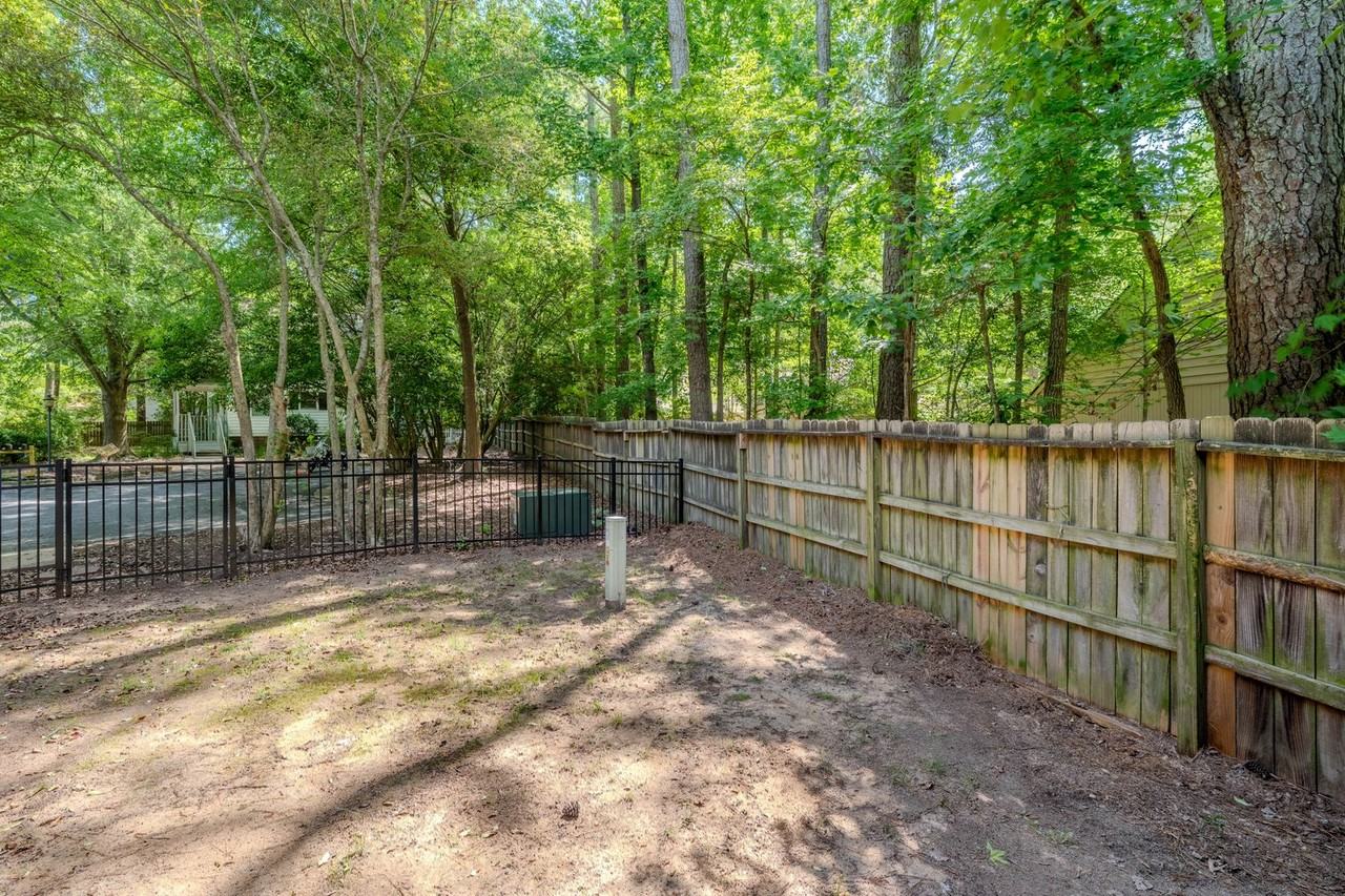 110 Gunston Ct - Photo 7 of 20