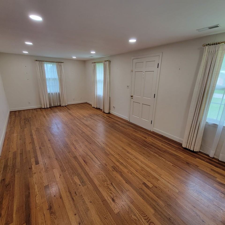 655 E 20th St - Photo 3 of 20