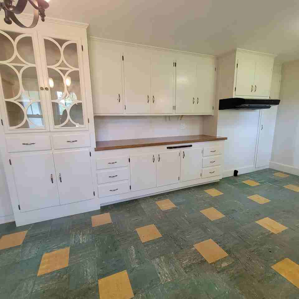 655 E 20th St - Photo 6 of 20