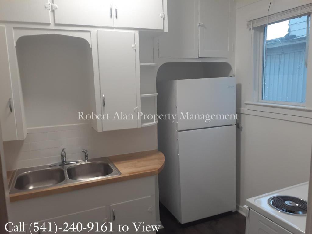247 Se 3rd St - Photo 2 of 8