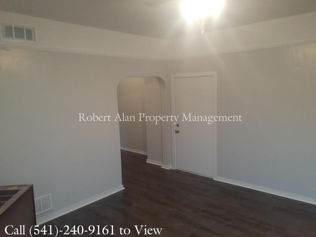 247 Se 3rd St - Photo 3 of 8