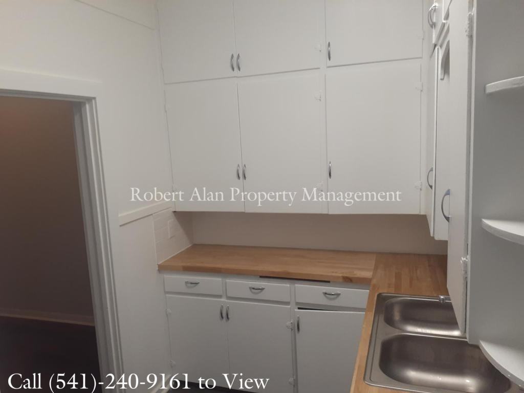 247 Se 3rd St - Photo 5 of 8