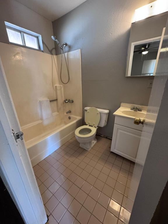 10016 N 14th St - Photo 3 of 12