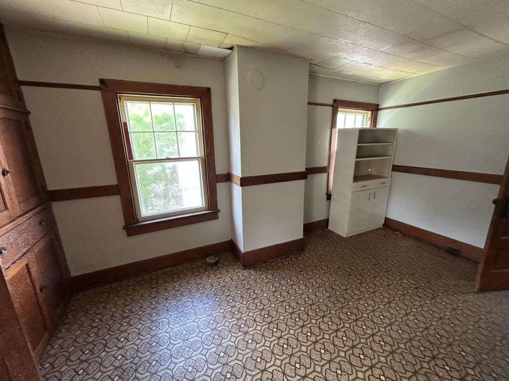 617 1/2 W Galena Ave - Photo 2 of 5