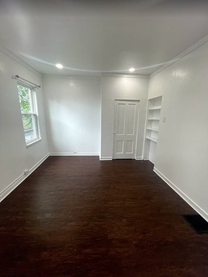 221 Orchard Pl - Photo 4 of 18