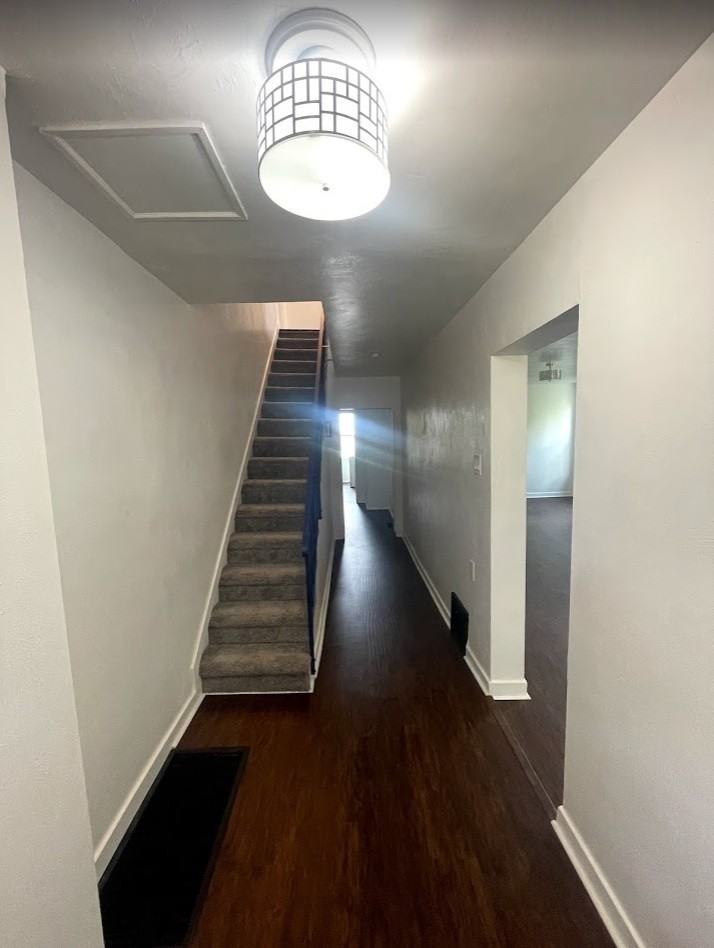 221 Orchard Pl - Photo 3 of 18