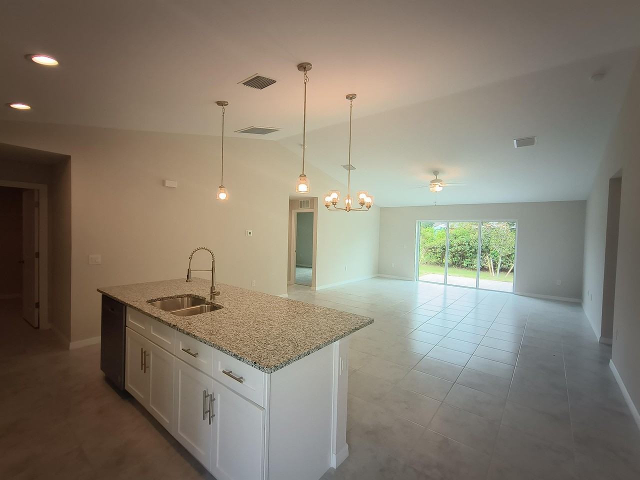 1108 Ne 33rd Ter - Photo 3 of 26