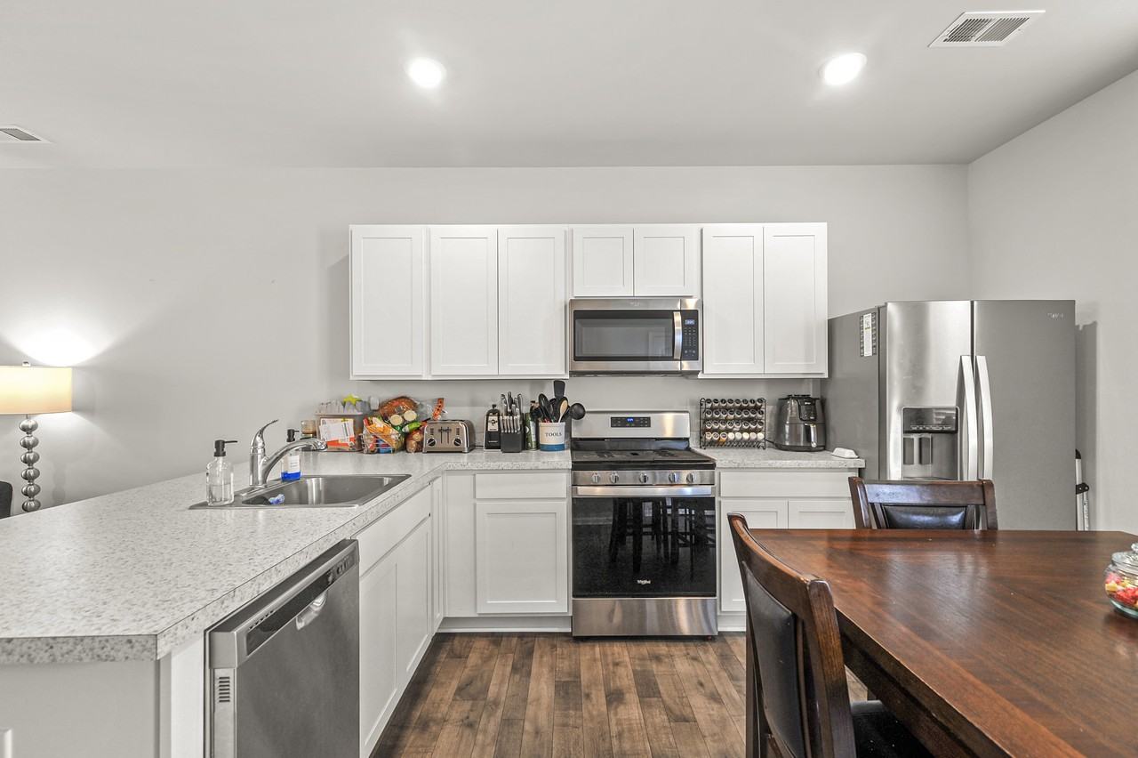 420 Ridgely Blvd - Photo 2 of 23