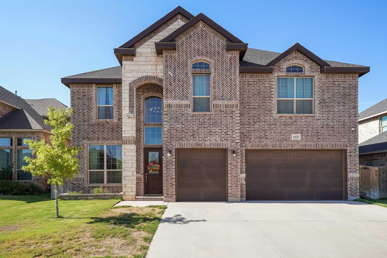 8425 Country Club Dr - Photo 4 of 8