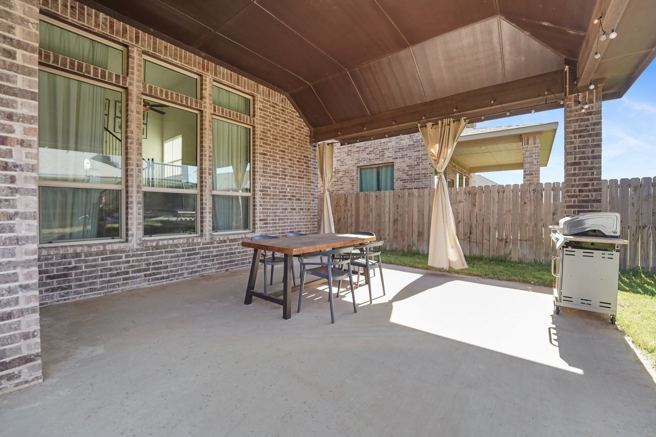 8425 Country Club Dr - Photo 2 of 8