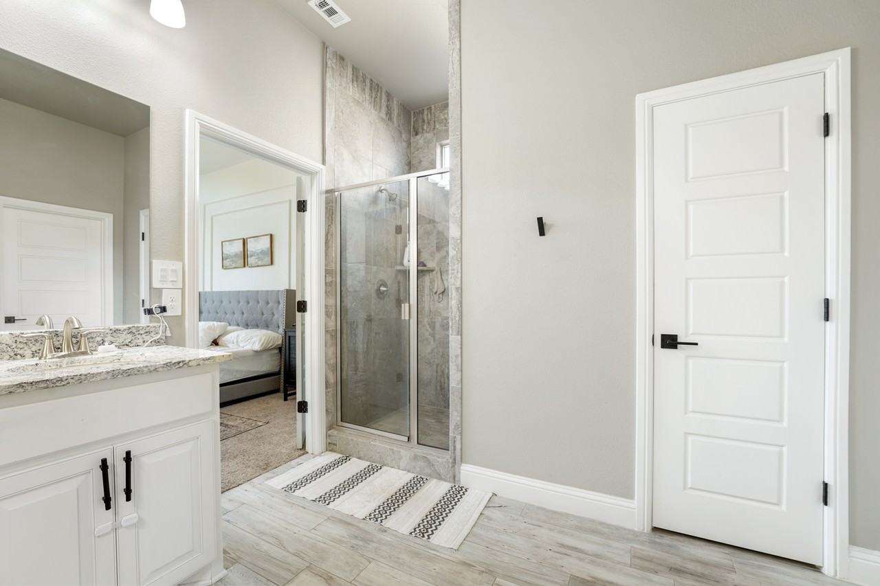 8425 Country Club Dr - Photo 6 of 8