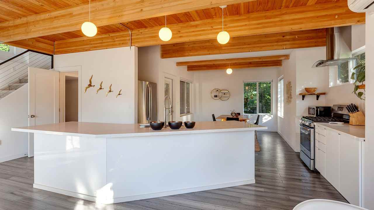 6824 N Catlin Ave #A - Photo 7 of 41