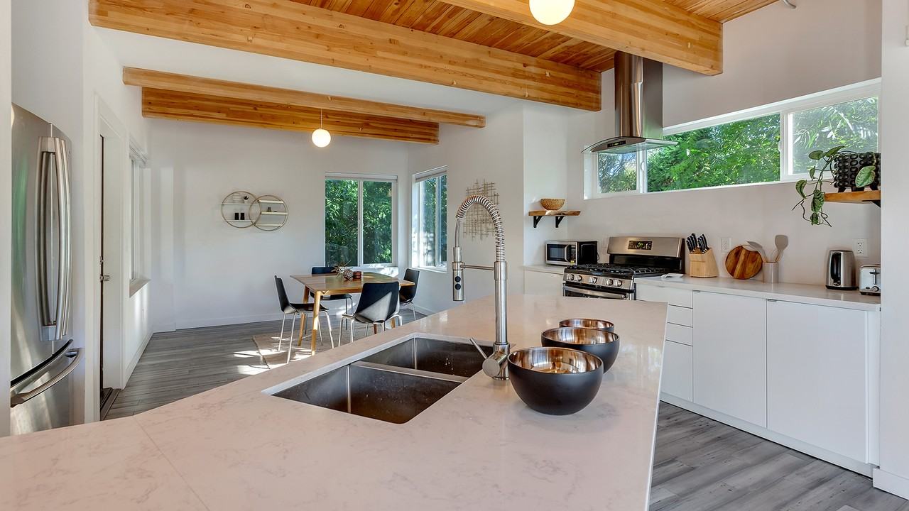 6824 N Catlin Ave #A - Photo 3 of 41