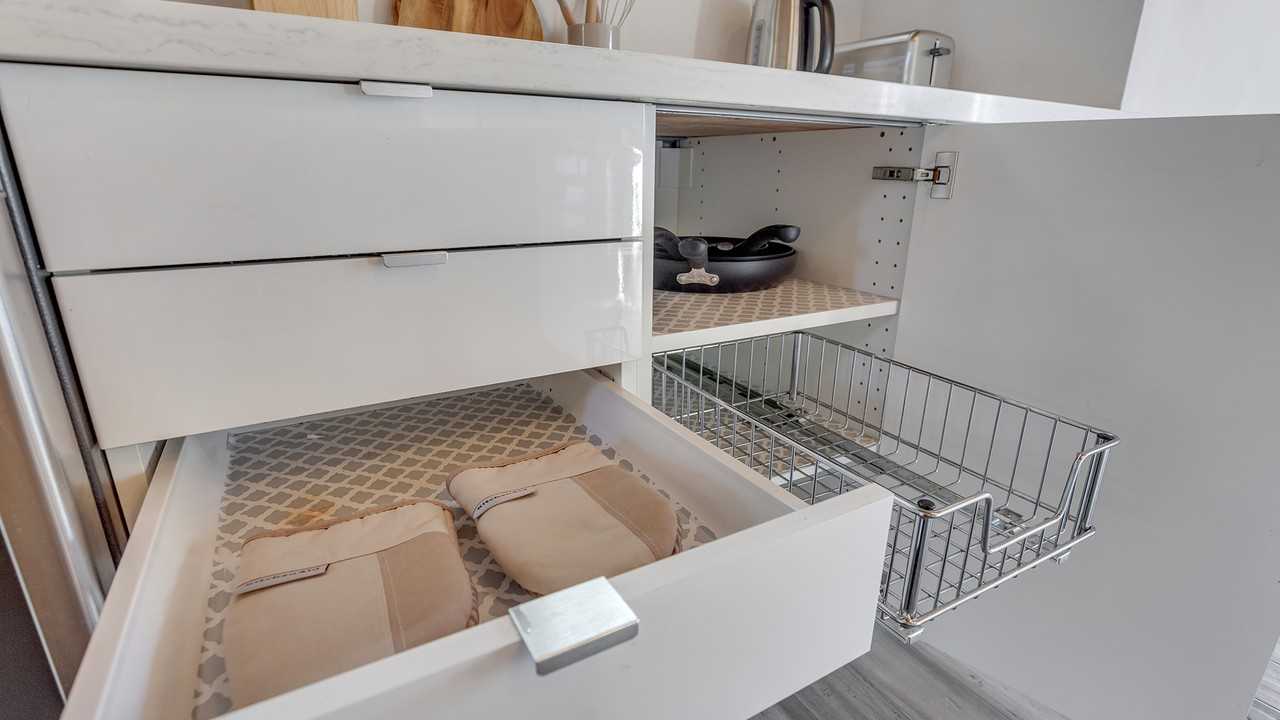 6824 N Catlin Ave #A - Photo 2 of 41