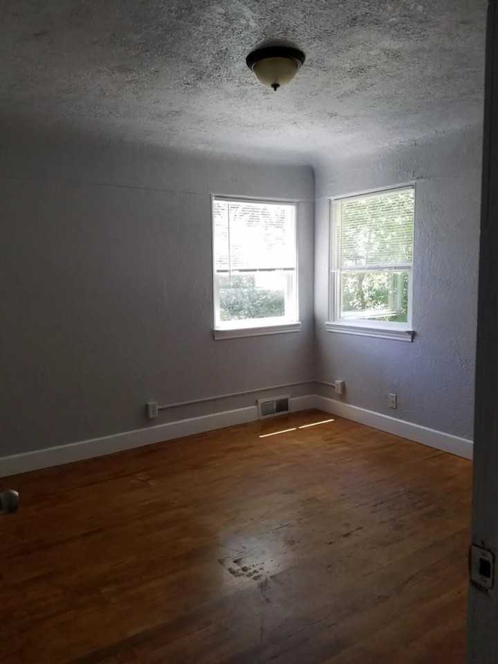 1621 6th Ave #A - Photo 7 of 14