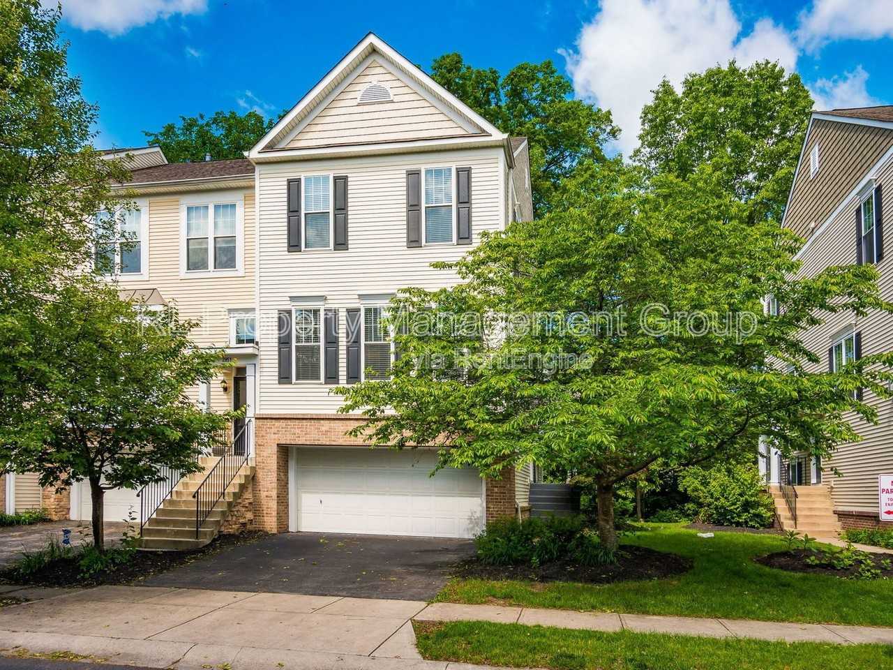 2853 Acarie Dr - Photo 3 of 40