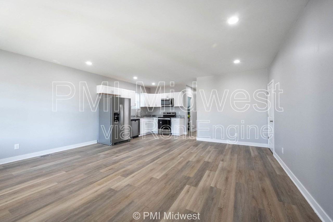 1825 Montcalm St #A - Photo 3 of 20