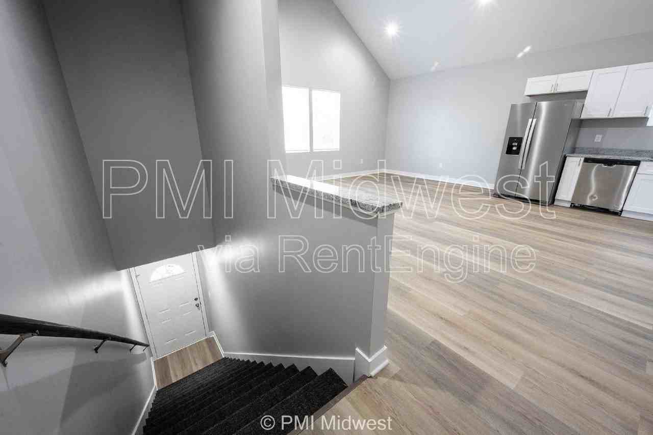 1236 W 18th St #B - Photo 4 of 29