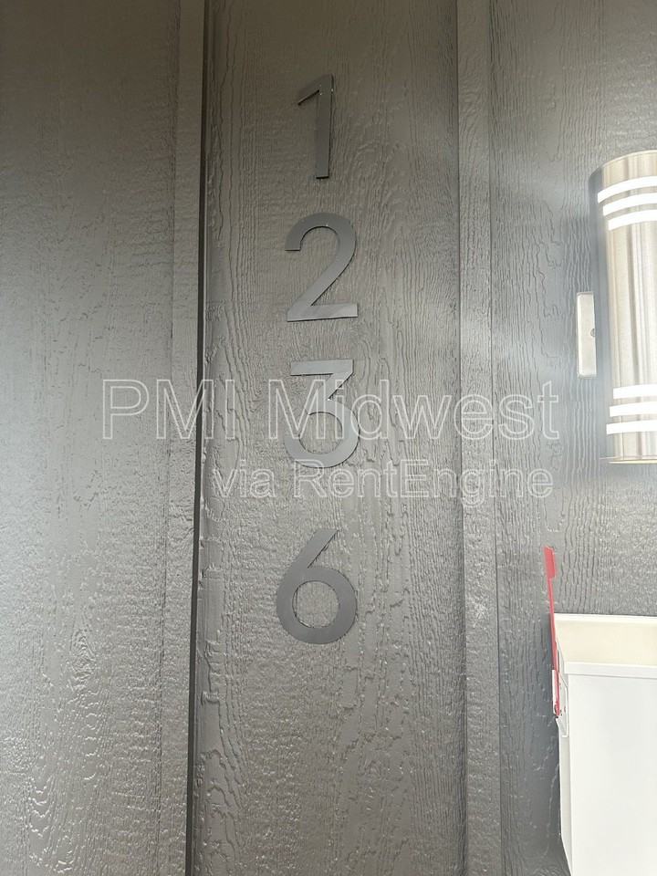1236 W 18th St #A - Photo 3 of 39