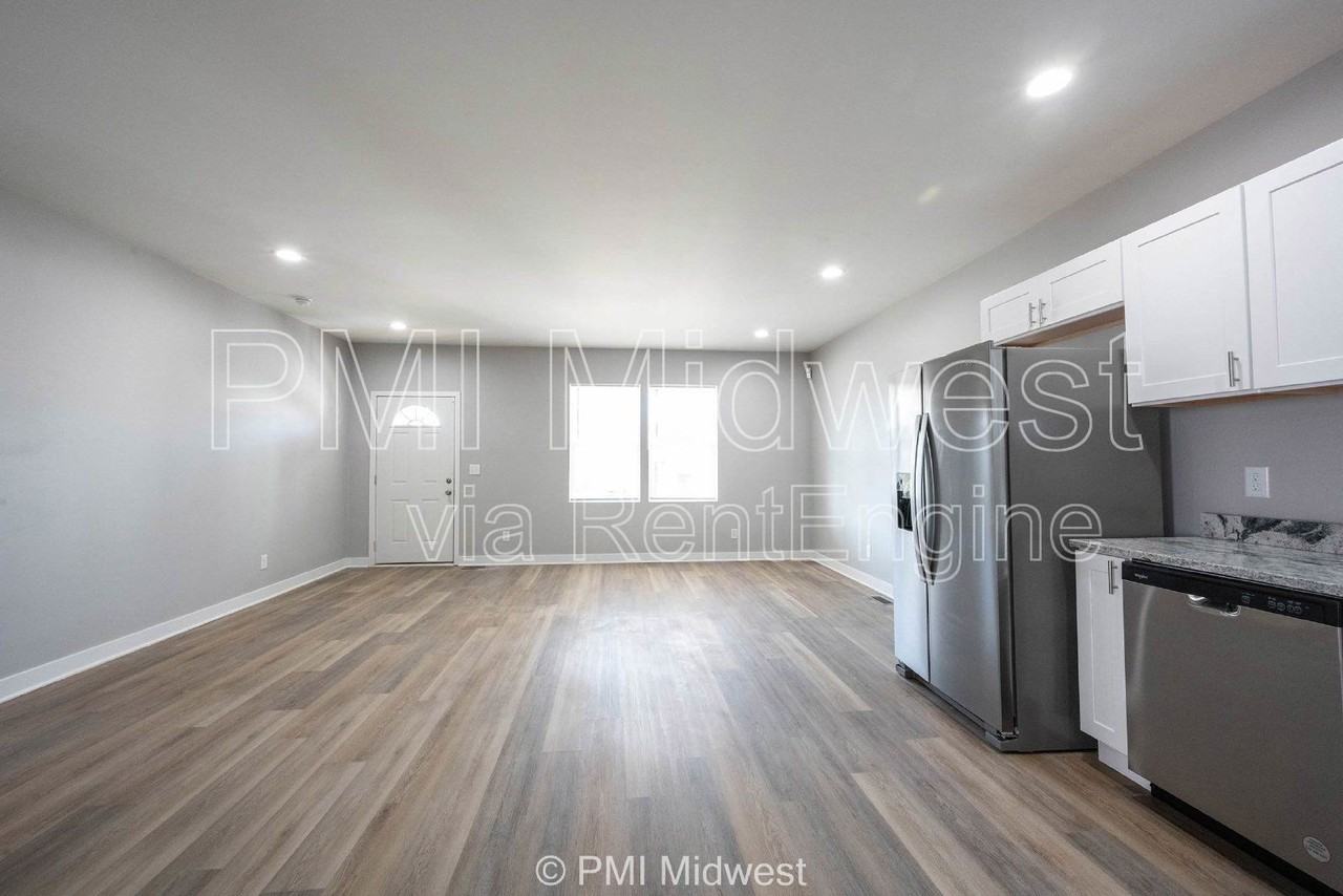 1236 W 18th St #A - Photo 4 of 39