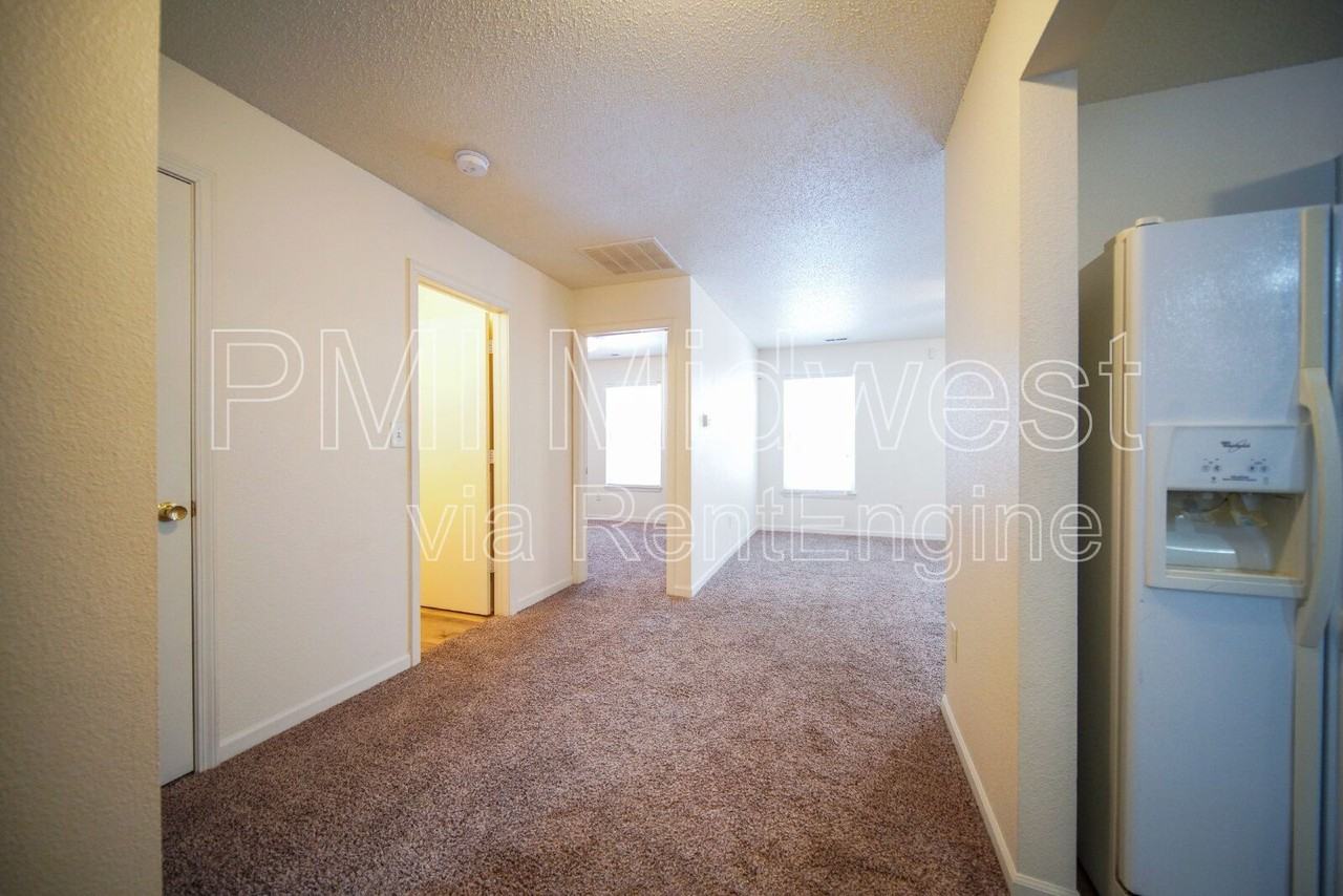 10414 Kensil St - Photo 5 of 25