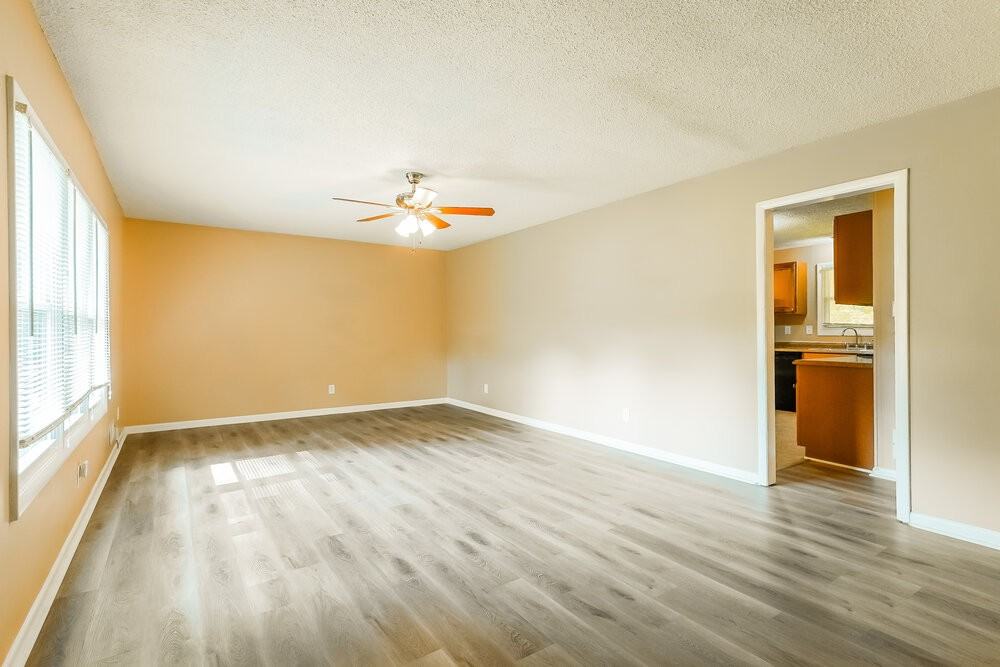 2415 Rose Ln - Photo 4 of 17