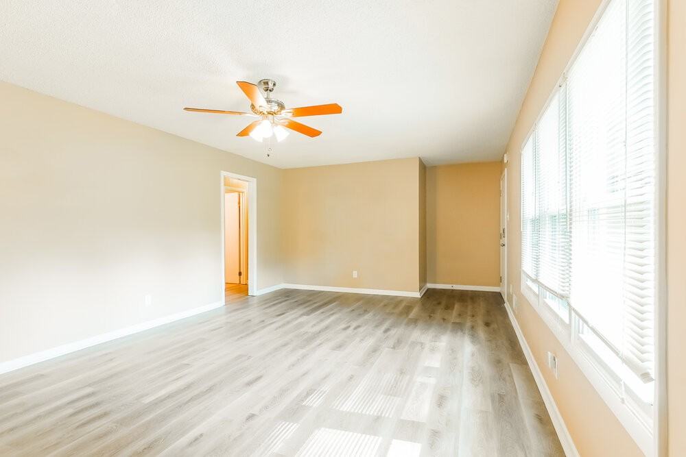 2415 Rose Ln - Photo 5 of 17