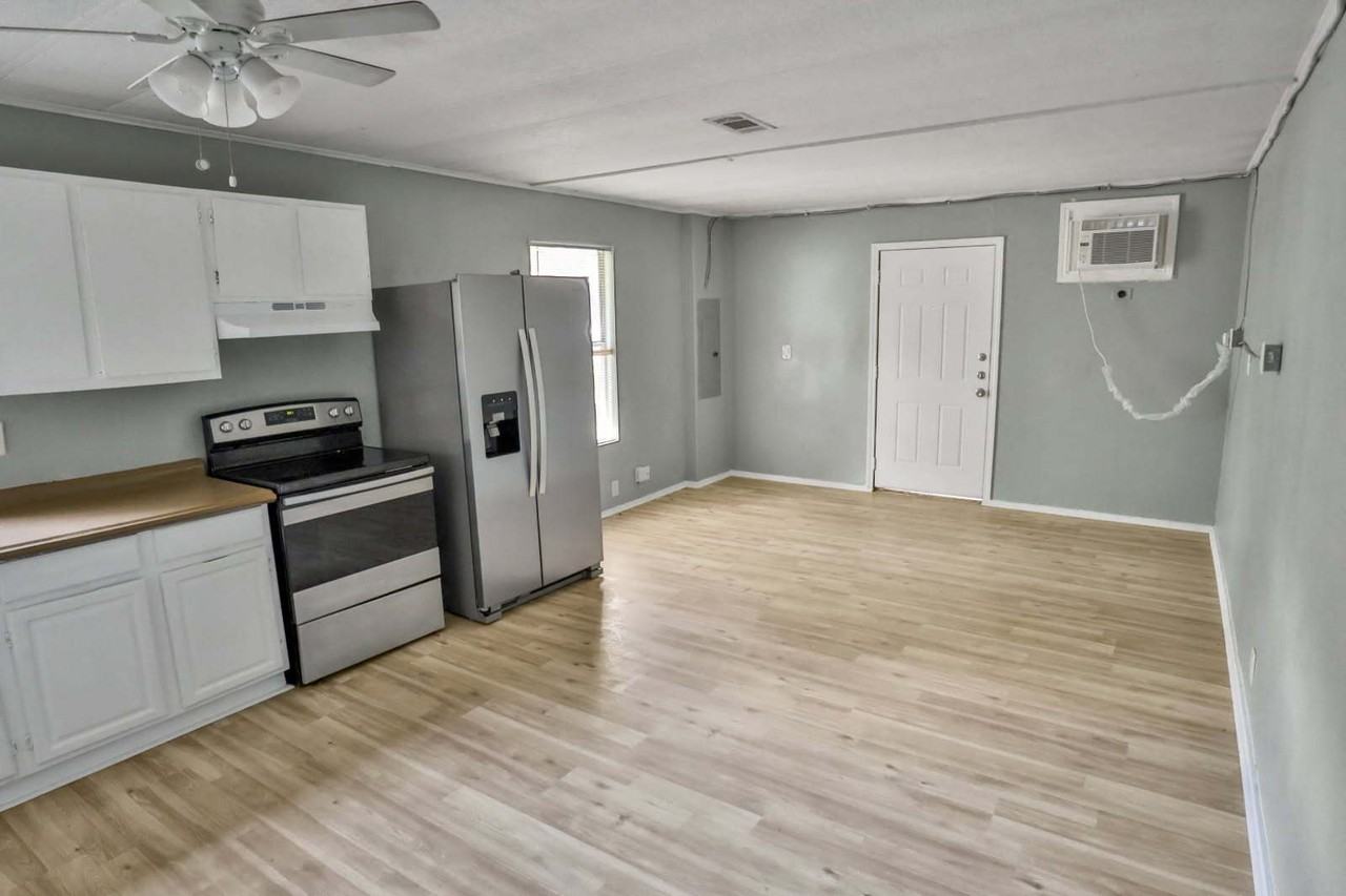 1410 Avant Ave Apt 2 - Photo 5 of 15