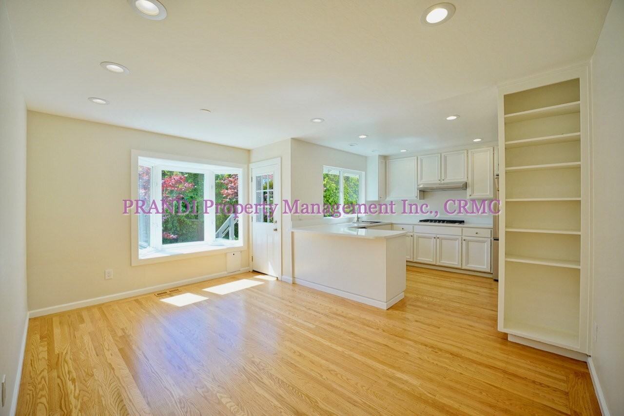 690 Riviera Cir - Photo 2 of 29