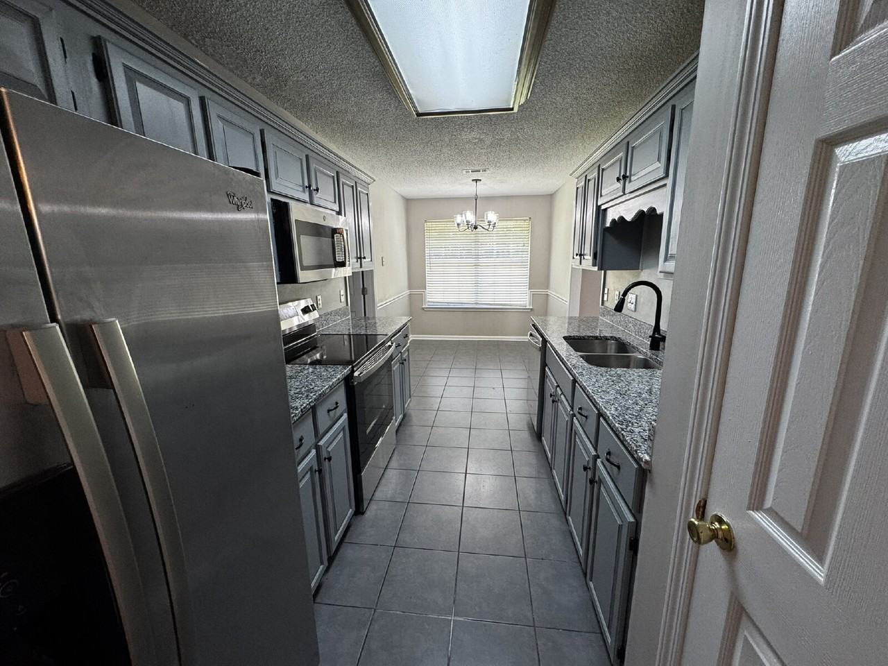 208 Easy St - Photo 5 of 17