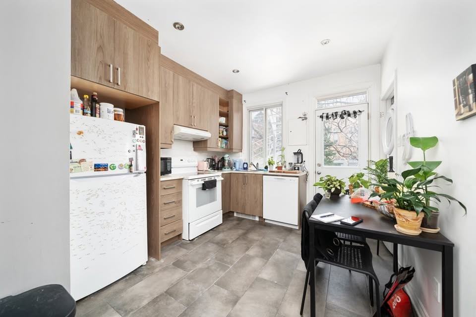 2026 Rue Montcalm - Photo 3 of 10