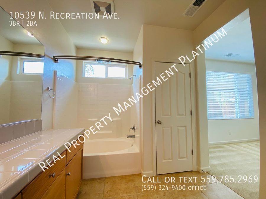 10539 N Recreation Ave - Photo 7 of 39