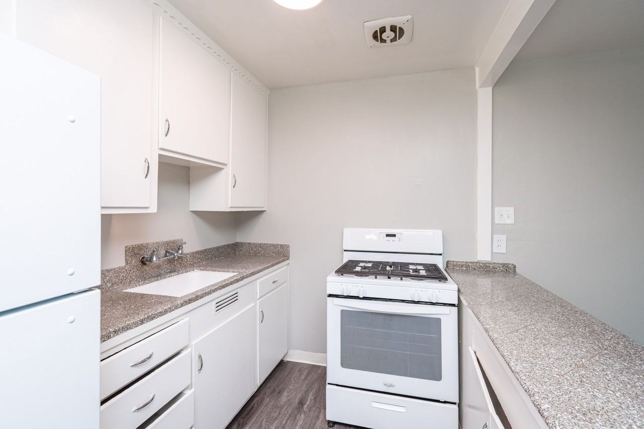 Affordable Living in the Heart of Sacramento! - Photo 5 of 22