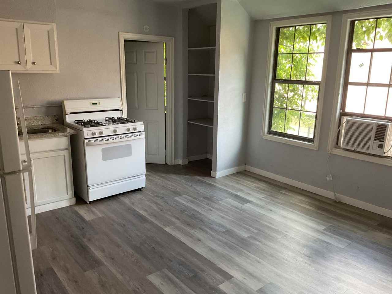 127 Sandmeyer St Apt 5 - Photo 3 of 8