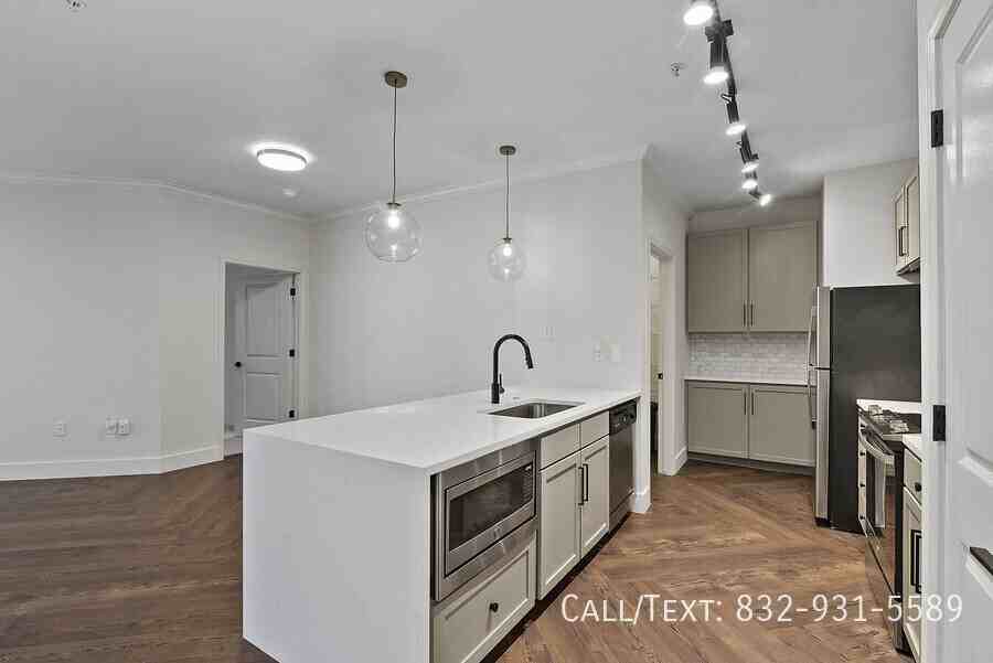 Gillette St #SS2 - Photo 2 of 14