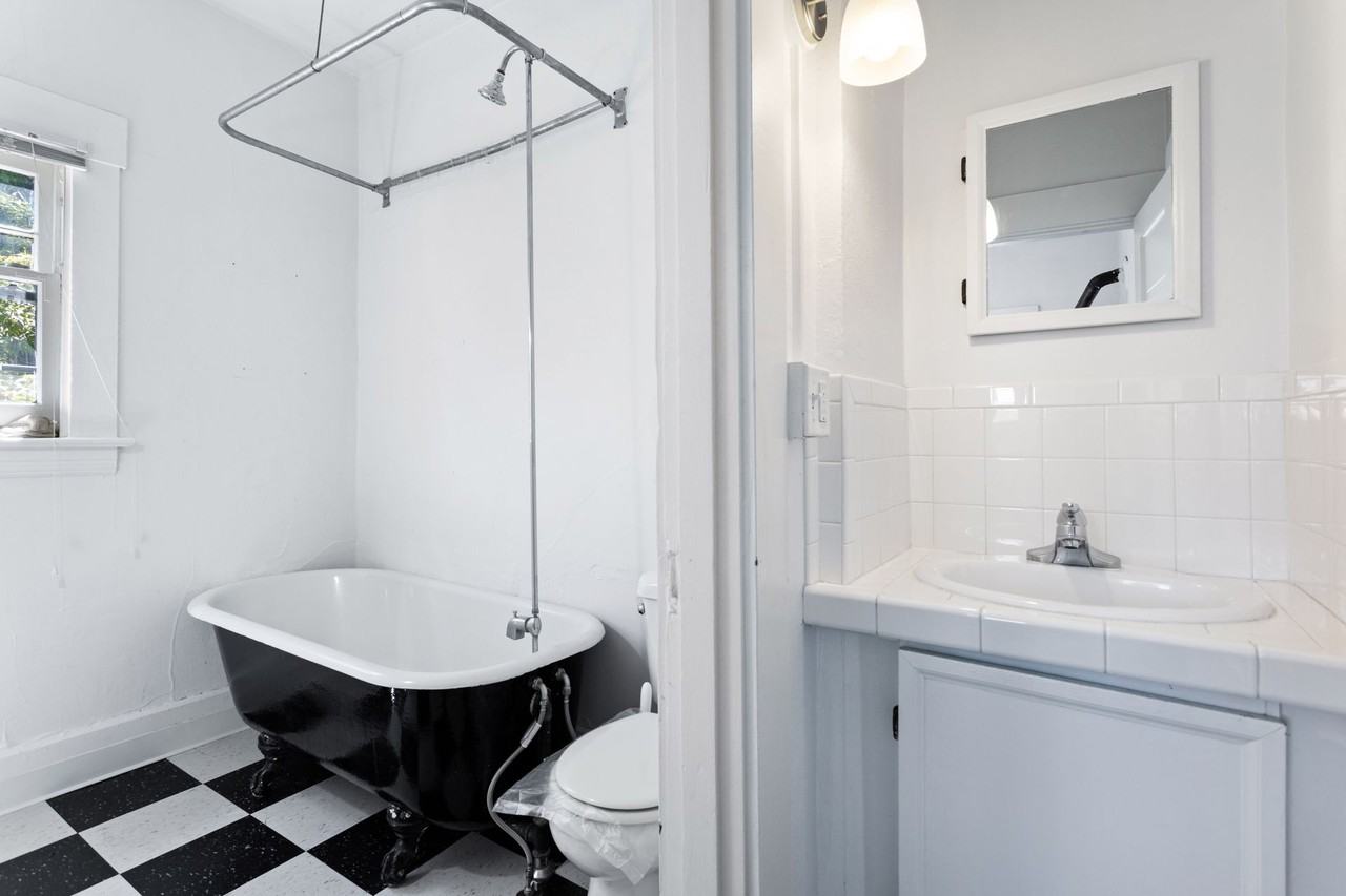 801A Sw Green Ave - Photo 5 of 37