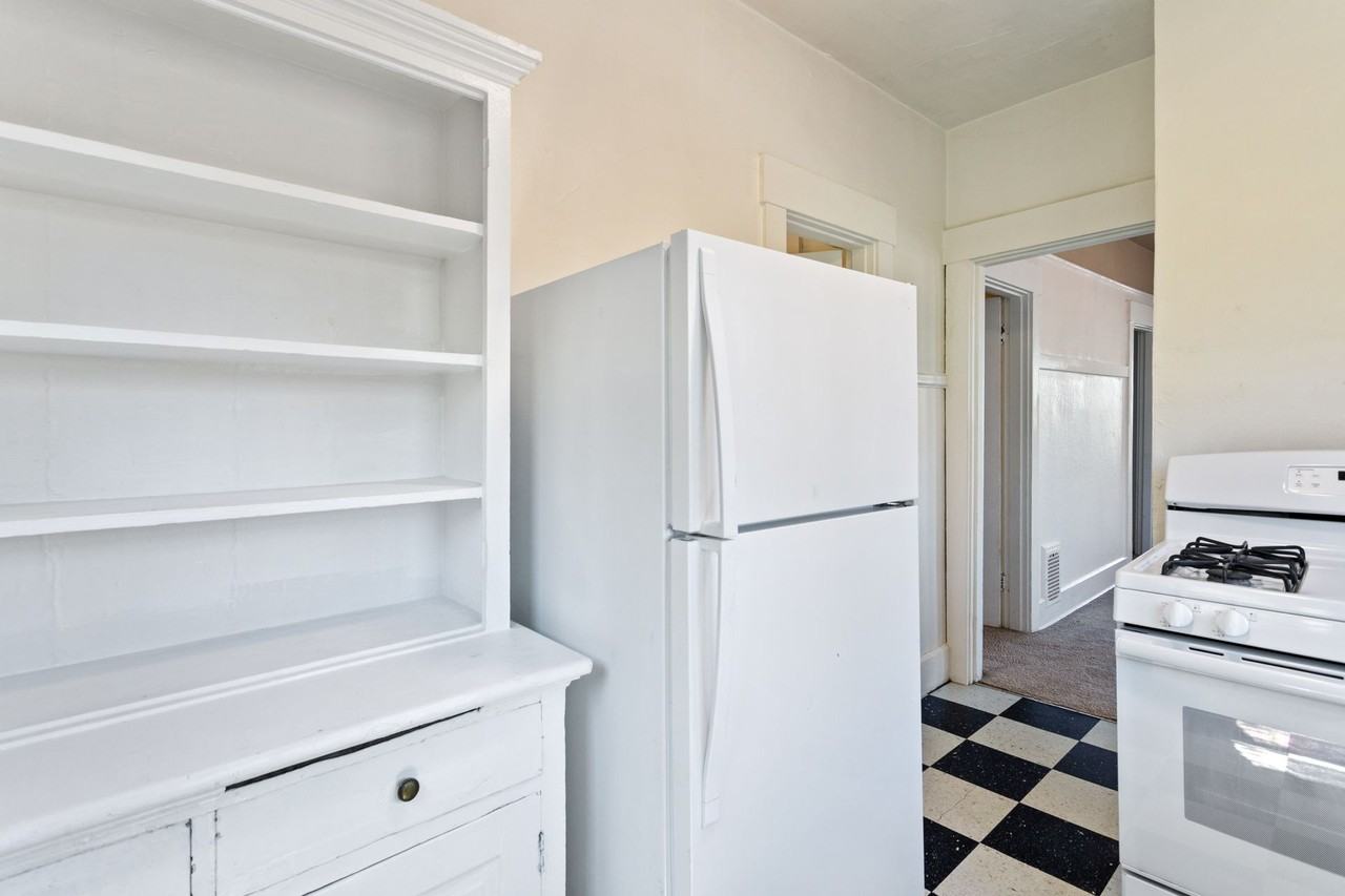 801A Sw Green Ave - Photo 7 of 37