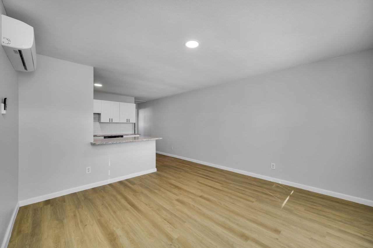 5106 E Columbus - Photo 3 of 13