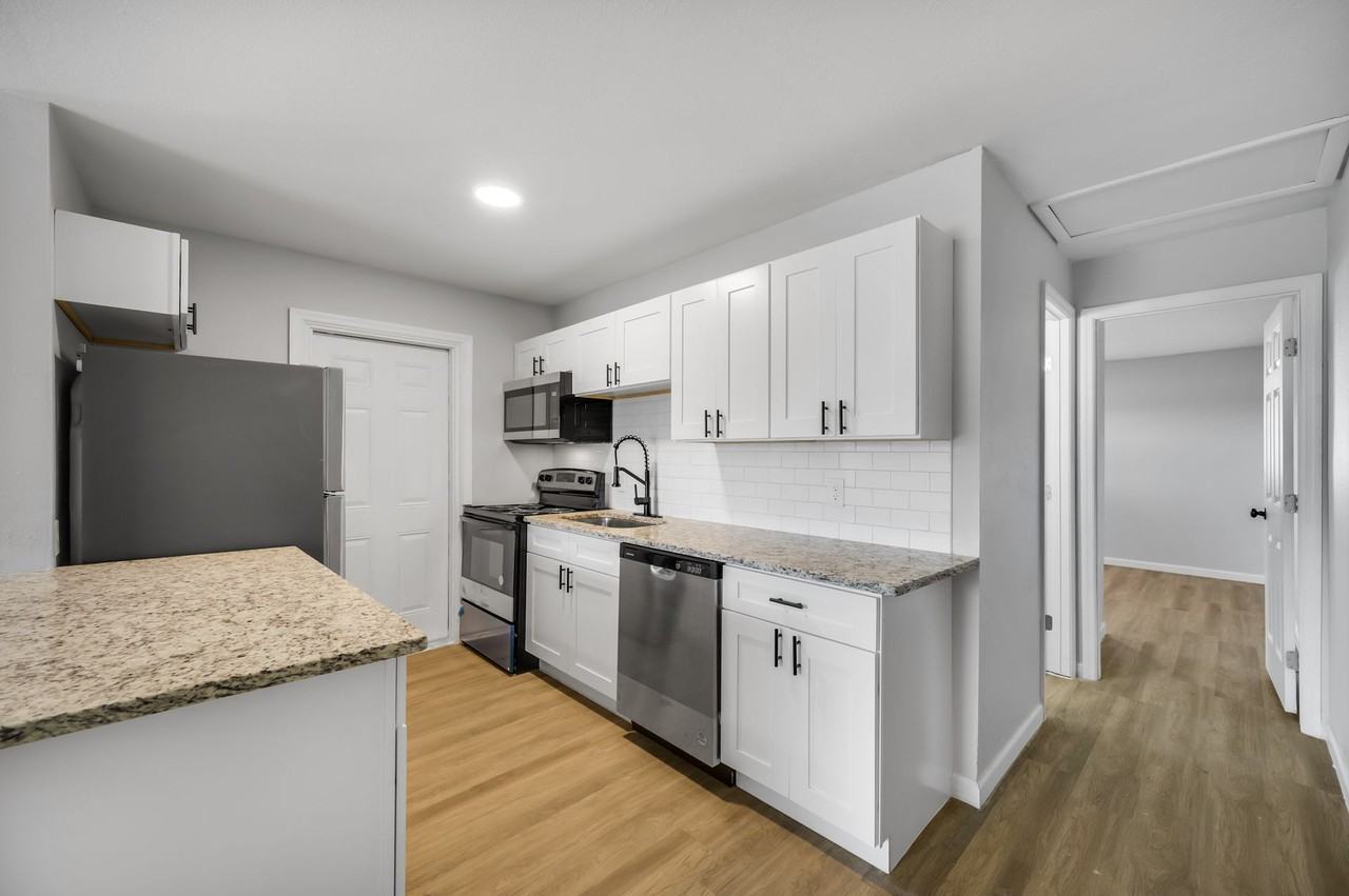 5106 E Columbus - Photo 5 of 13