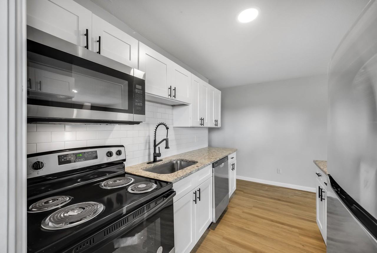 5106 E Columbus - Photo 6 of 13