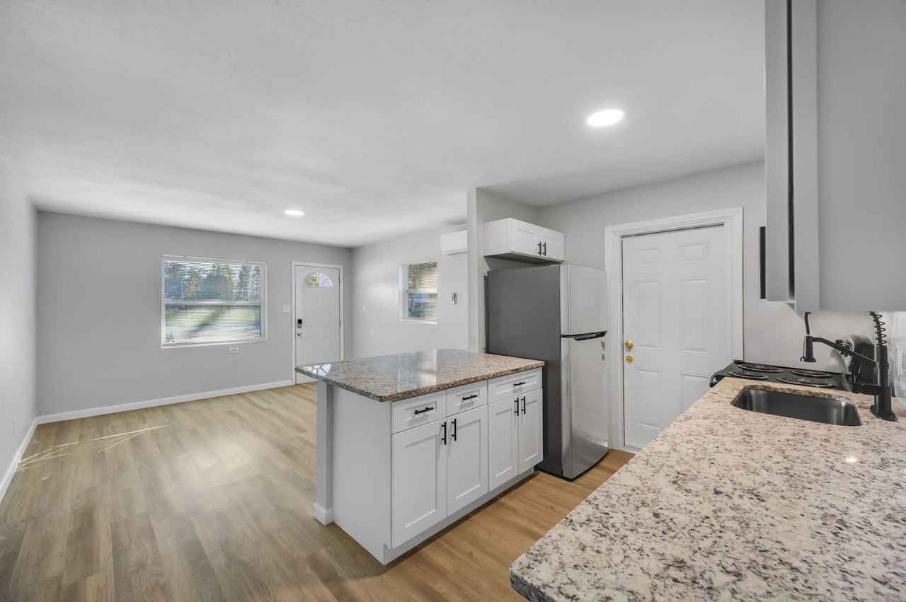 5106 E Columbus - Photo 7 of 13