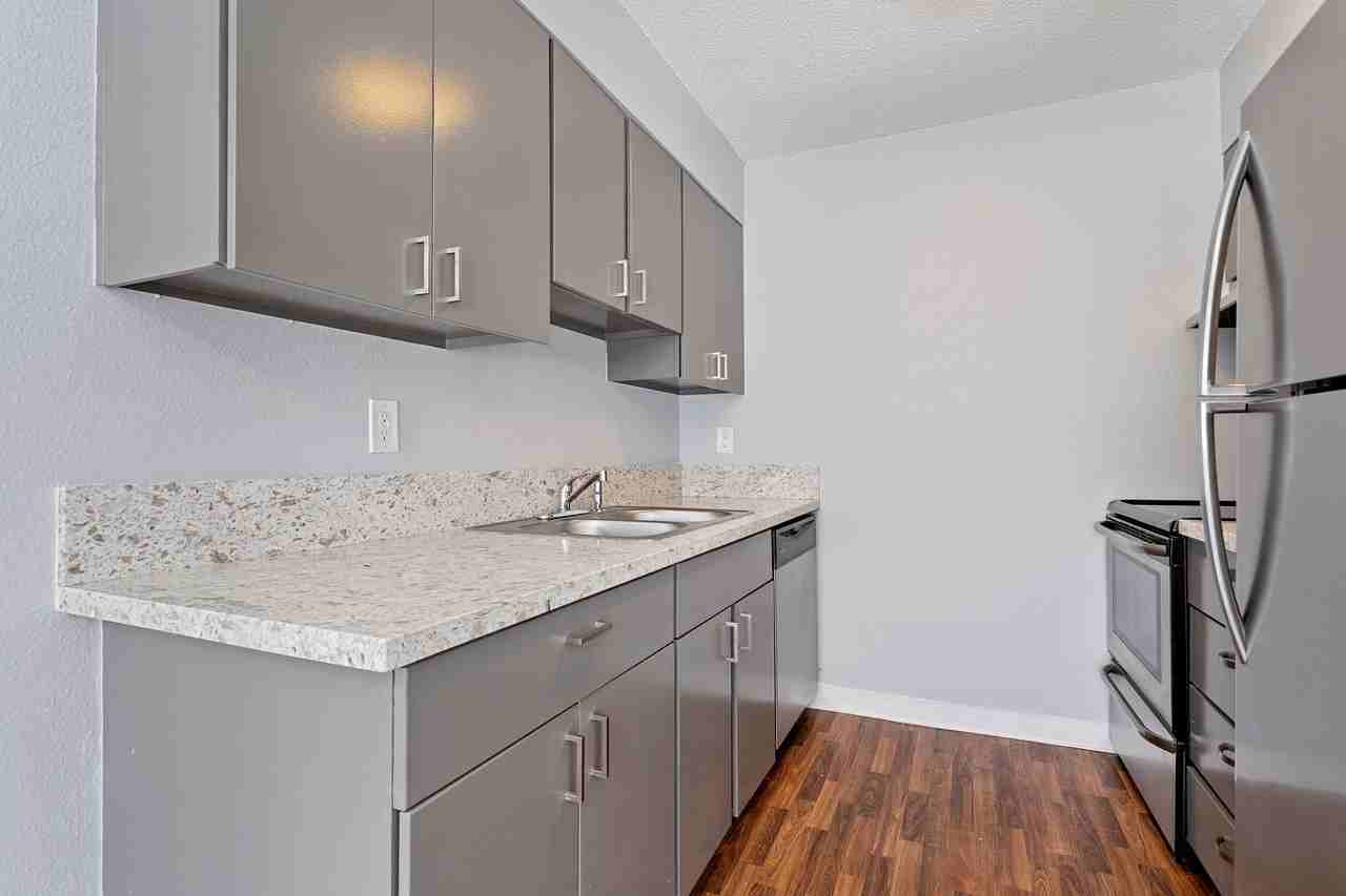 Gateway Crossing - Photo 4 of 16