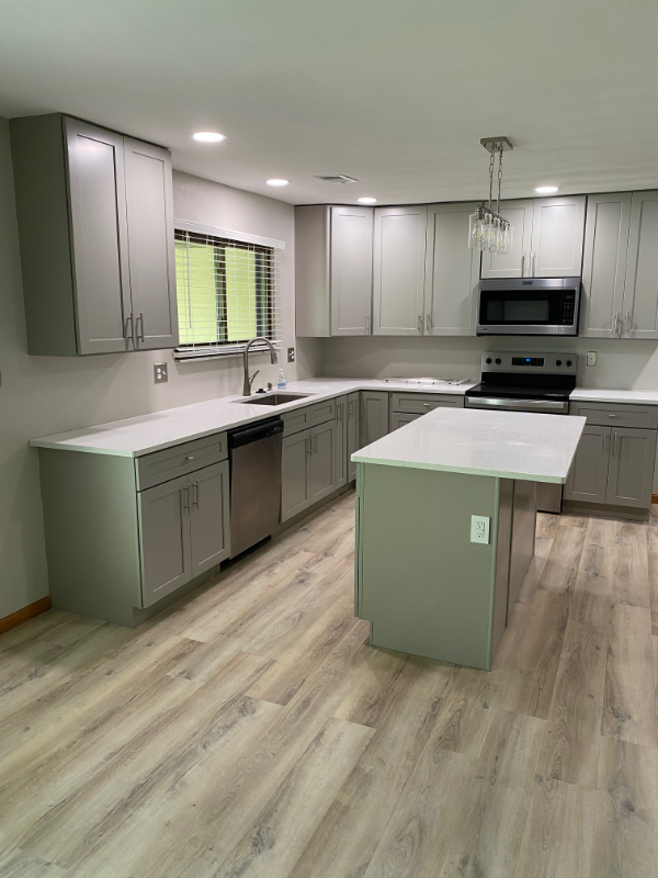 2302 Lakeview Dr - Photo 2 of 10