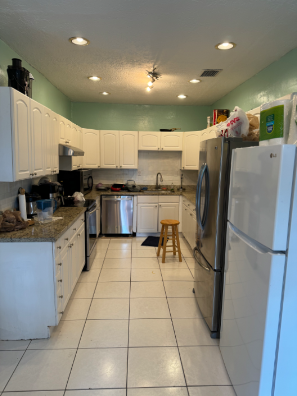 548 Nw 2nd Way #A5 - Photo 3 of 9