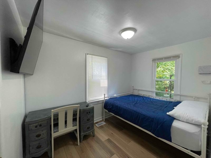 2512 East 72nd Street - Photo 4 of 9