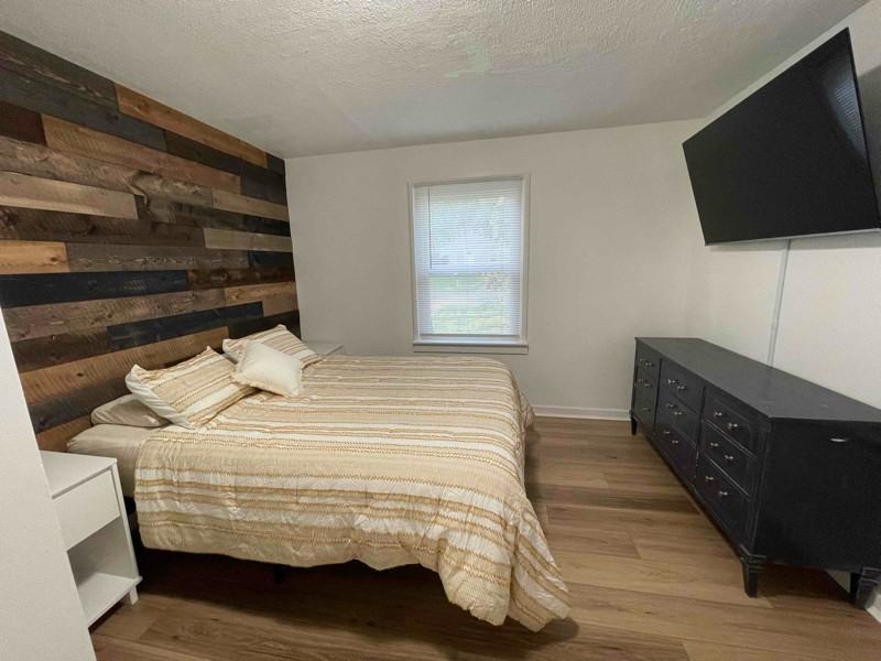 2512 East 72nd Street - Photo 5 of 9