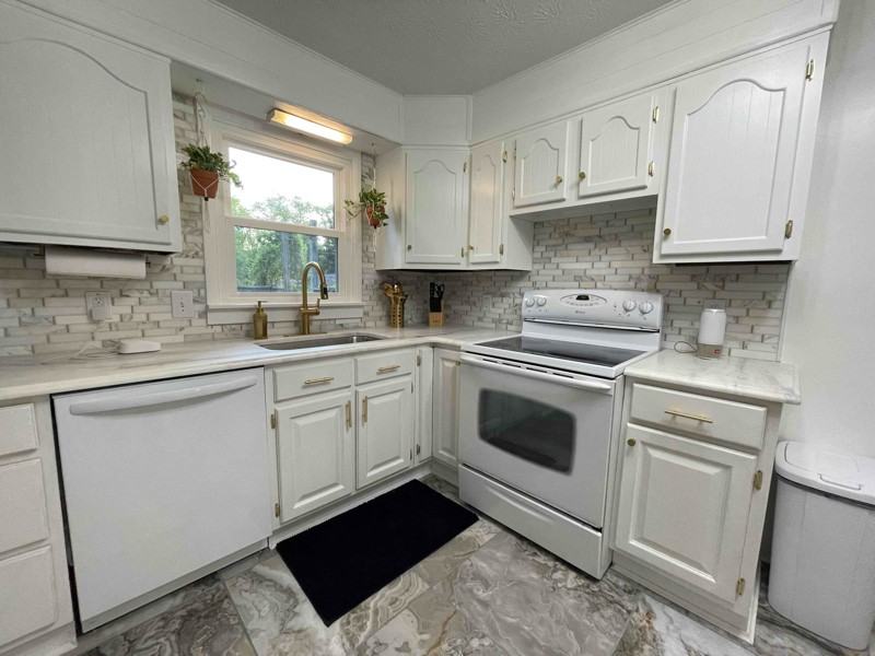 2512 East 72nd Street - Photo 2 of 9