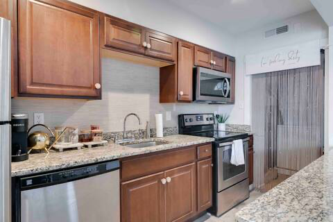 301 Cedar St #B - Photo 2 of 16