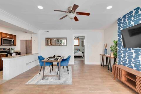 301 Cedar St #B - Photo 3 of 16