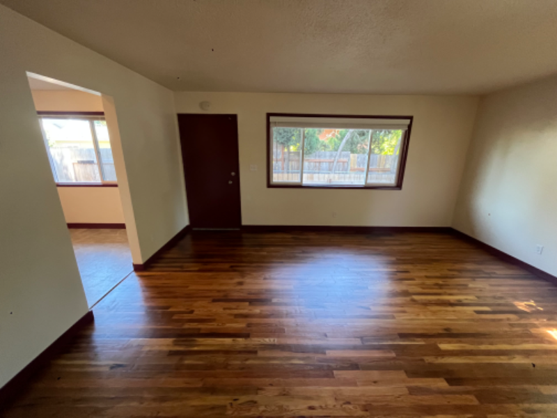 1815 Se Linn St #1815 - Photo 2 of 11